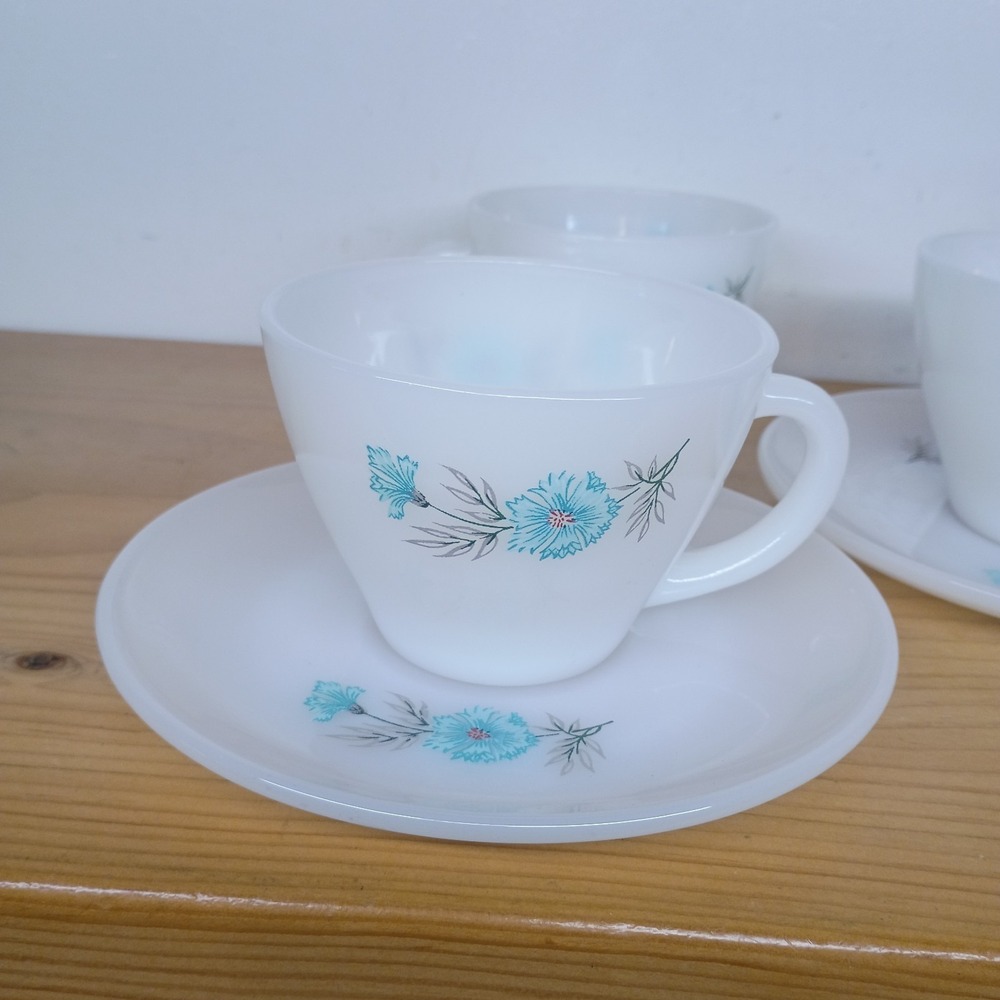 Vintage Fire King Bonnie Blue Carnation 5 Flower Teacup Cups‎ & 3 Saucers - Picture 4 of 15